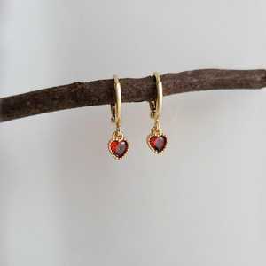 Elegantes Pendientes de Aro Huggie con Rubí Rojo, Plata de Ley 925 Chapada en Oro, Lindos Pendientes de Fiesta, Estilo Vintage, Regalo para Ella - Product Image 2