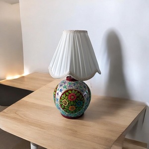 Auténtica lámpara de mesa hecha a mano de Cachemira elegante papel Mache decoración del hogar para un toque distintivo - Product Image 1