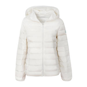 Veste matelassée pour femme, design personnalisé, vente en gros, haute qualité, légère, capuche d'hiver, fermeture éclair, motif matelassé, coton, nylon régulier - Product Image 1