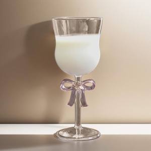 Verres à vin en verre classiques faits à la main BRUSHSTROKE BLISS avec nœud papillon - Écologiques et durables, qualité luxueuse pour les fêtes - Product Image 2