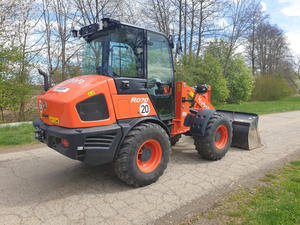 Chargeuse sur pneus Kubota R430, robuste, conception compacte, équipement de manutention pour la construction industrielle, les fermes et les entrepôts - Product Image 2