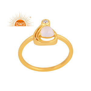 Anillo apilable de piedras preciosas de Luna arcoíris y circonita cúbica chapada en oro de 18 quilates de plata de ley de la mejor calidad, fabricante de joyería fina Demi - Product Image 1
