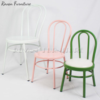 Stapelbarer Metall Eisen Thonet Stuhl Wien bewegliche Kissen Kinder party und Veranstaltung für Kinder Essen