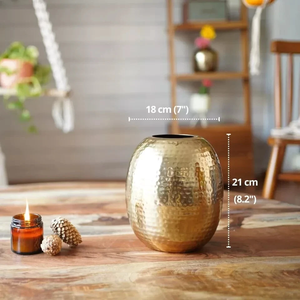 Vase à fleurs moderne en métal martelé avec nouveau design de luxe doré Vase à fleurs élégant pour la maison et entièrement personnalisable - Product Image 2