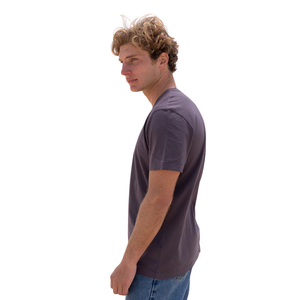 T-shirt pour homme en coton biologique 100% de luxe, délavé violet, col en V, pré-rétréci, certifié GOTS, manches courtes, respirant, coupe ajustée - Product Image 4