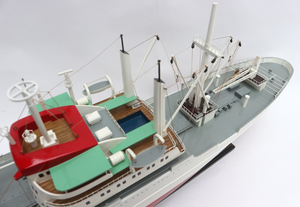 เรือบรรทุกสินค้าจำลองแบบ CAP SAN DIEGO ทำจากเรซิ่น วาดลายด้วยมือ ของตกแต่งสไตล์ทะเล ของขวัญสำหรับบ้าน ผลิตในเวียดนาม โดย GIA NHIEN - Product Image 5