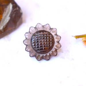 Pierre de quartz fumé naturel en forme de tournesol pierre précieuse sculptée en vrac pour la fabrication de pendentifs de bijoux perles de sculptures de fleurs en cristal de 15mm - Product Image 3