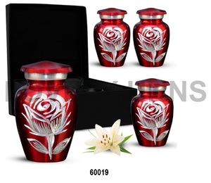 Ensemble de 4 mini urnes en velours pour femmes - Urnes funéraires pour cendres (rouge) - Product Image 1