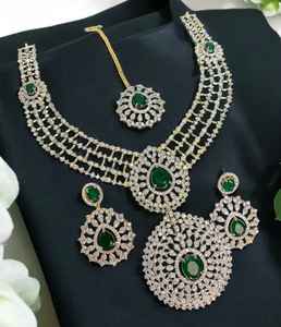 Conjunto de collar indio real de diamante americano de alta calidad con joyería amigable con la piel Maang Tikka perfecta para bodas y fiestas - Product Image 2