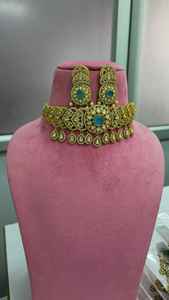 ชุดสร้อยคอแบบโชคเกอร์สไตล์อินเดียคุณภาพพรีเมียมจากผู้ผลิตโดยตรง ดีไซน์สวยงามทันสมัย เหมาะสำหรับงานแต่งงานและงานปาร์ตี้ - Product Image 3