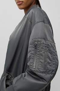 แจ็คเก็ตบอมเบอร์ทรงยาวแบบมีซิปเต็มตัวสำหรับผู้หญิง ไซส์พลัส ทันสมัย ระบายอากาศได้ดี แห้งเร็ว เป็นมิตรกับสิ่งแวดล้อม เหมาะสำหรับฤดูร้อนและฤดูหนาว สินค้ามาใหม่ - Product Image 5