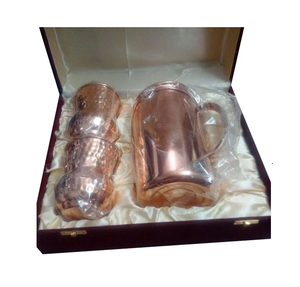 Jarra de cobre de estilo indio para uso en el hogar y restaurante Fabricación de jarras en Artesanía de India muestra gratis - Product Image 4