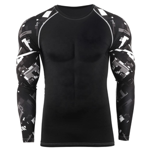 Protège-éruption de compression à manches longues personnalisé pour hommes noir MMA chemise d'entraînement avec bras imprimés haut de fitness de gymnastique protection UV - Product Image 1