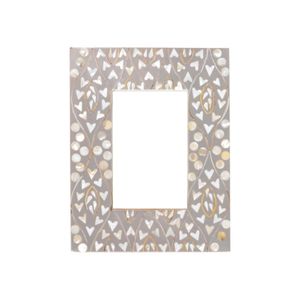 Cadre photo léger fait à la main avec incrustation de nacre et motif floral, par ARTWORK MAESTRO, provenant de l'Uttar Pradesh - Product Image 4