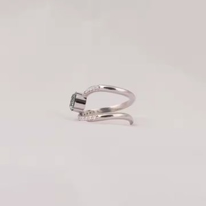 Anillo de compromiso de derivación de diamante cultivado en laboratorio de corte redondo verde con anillo de diamante creado en laboratorio redondo pequeño anillo de diamante de oro sólido - Product Image 4