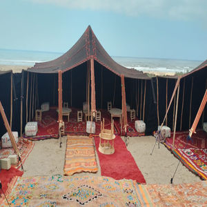 Tiendas de campaña de pelo de cabra del Sahara: refugios tradicionales nómadas del desierto adaptados al clima, la cultura y la vida sostenible en el norte de África - Product Image 1