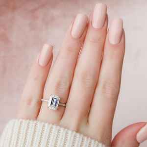 Bague de promesse en argent sterling 925 scintillante avec moissanite taille radiant, bague de fiançailles de mariage élégante, cadeau pour femme, vente en gros - Product Image 2