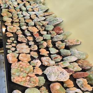 Apophyllite verte colorée en gros, pierre précieuse naturelle, respectueuse de l'environnement, figurine sur le thème de l'amour, cadeau, cristaux décoratifs - Product Image 3