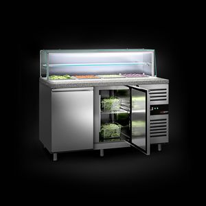 Mostrador refrigerado comercial Saladette PREMIUM - 1515mm - 390L - 2 puertas - con cubierta de vidrio para 4 x GN 1/1 y 1 estante - Product Image 1
