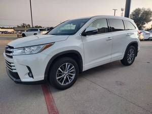 Voiture d'occasion fiable Toyota Highlander XLE 2018 - Product Image 1