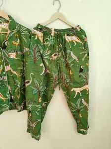 Ensemble de pyjama en coton 100% tissé à la main pour femmes, imprimé d'animaux de la jungle, manches longues, longueur entière, tissu doux - Vêtement de nuit d'été, cadeau - Product Image 3