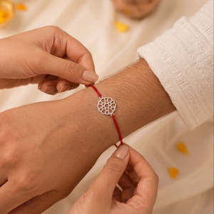 Hallmark Minimal Rakhi pour frère, accessoire couronne en argent découpé au laser - Product Image 1