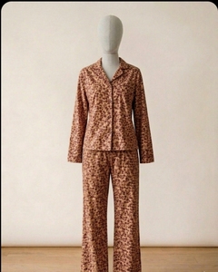 Ensemble de pyjama pour femmes de Luxe Enterprises, imprimé floral de haute qualité, manches longues, col classique rabattable, vêtements de nuit doux - Product Image 6