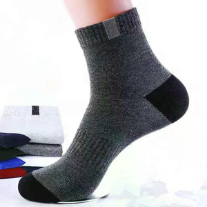 Calcetines deportivos transpirables de secado rápido de alta calidad, logotipo bordado con estampado multicolor, logotipo personalizado para hombres y mujeres, MOQ bajo - Product Image 5