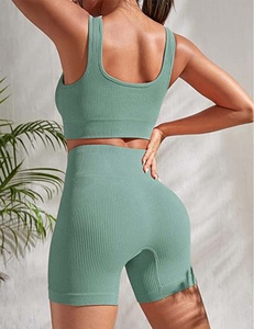 Ensembles de yoga écologiques pour femmes OEM, 2 pièces, haut court à col carré, short de cycliste taille haute, vêtements de yoga sans couture - Product Image 2