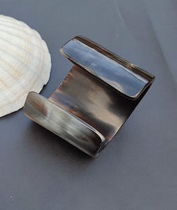 Nouveau bracelet manchette en corne de buffle de haute qualité Omar Creations, pierre de lune polie, design traditionnel, style moderne - Product Image 1