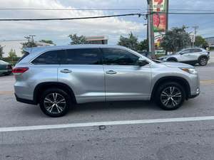 ใช้2017โตโยต้า Highlander Le ตัวเลือกเต็มรูปแบบพร้อมส่ง - Product Image 3