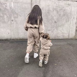 Ensembles de survêtements pour enfants OEM ensemble de sweats à capuche deux pièces personnalisés pour enfants ensembles de vêtements en polaire de haute qualité pour filles - Product Image 6