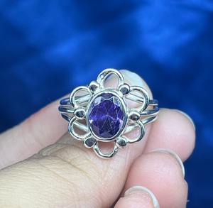 Bague de mariage en argent sterling 925 avec améthyste ovale sertie clos, bijoux artisanaux en pierres précieuses - Product Image 1