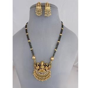 Moda tradicional desgaste chapado en oro templo Look Mangalsutra con pendientes para boda y colección de uso diario para mujeres - Product Image 1