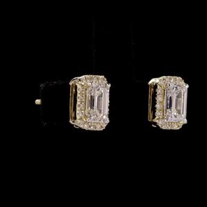 Boucles d'oreilles en diamant cultivé en laboratoire taille émeraude 2.25 ct or jaune 14 carats VVS EF Clarity bijoux fins durables pour femmes - Product Image 1