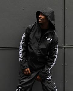 Chaqueta bordada de verano de alta calidad para hombre, chaqueta de concha suave personalizada, pantalones, chándal, conjunto corto cortavientos de bloque de Color para hombre - Product Image 1