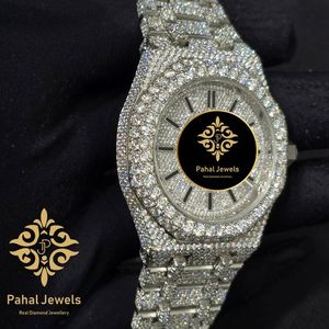 Reloj de Lujo de Acero Inoxidable con Incrustaciones de Diamantes y Cuarzo, Esfera Plateada con Indicador de Fecha, Brazalete Unisex para Regalo y Moda - Product Image 3
