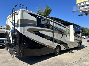 Autocaravana Usada en Excelentes Condiciones, Modelo T-H-O-R M-O-T-O-R 31V 2010, Alto Rendimiento, 36 pies de Largo, 2000 kg de Carga Útil, Acero Inoxidable Oscuro, Plegable - Product Image 6