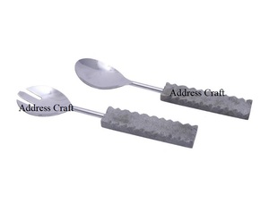 Ensemble de service à salade à prix abordable avec poignée en résine Ustensiles de cuisine en acier inoxydable Vaisselle Cuillère de service Fourchette Outils de cuisine - Product Image 5