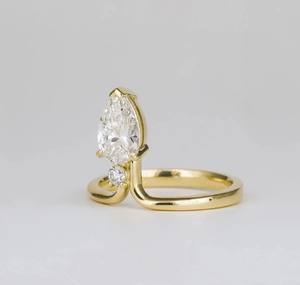 แหวนหมั้นเพชรโมอิสยาวและทนทานสำหรับวงแหวนหมั้นลูกแพร์1.06 CT - Product Image 2