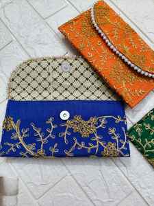 Pochette en soie brodée en gros pour femmes, sac Shagun à fermeture éclair |   Cadeau de remerciement pour baby shower, fête de pendaison de crémaillère et mariage - Product Image 6