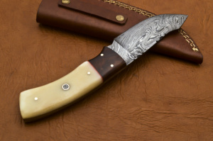 Nouveau couteau de chasse à lame en acier damassé fait à la main avec pochette en cuir véritable 8" - Product Image 5