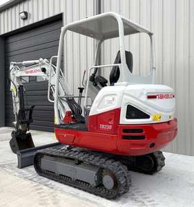 ENVÍO GRATUITO Miniexcavadora TAKEUCHI TB230 de 24 HP con Motor Diésel, Certificación EPA y CE, Sistema Hidráulico Auxiliar, 2 Velocidades, PLC - Product Image 2