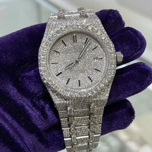 Reloj Cronógrafo de Lujo con Movimiento de Cuarzo, Caja de Acero Inoxidable de 40 mm, Correa de 20 mm y Completamente Cubierto de Piedras - Product Image 5