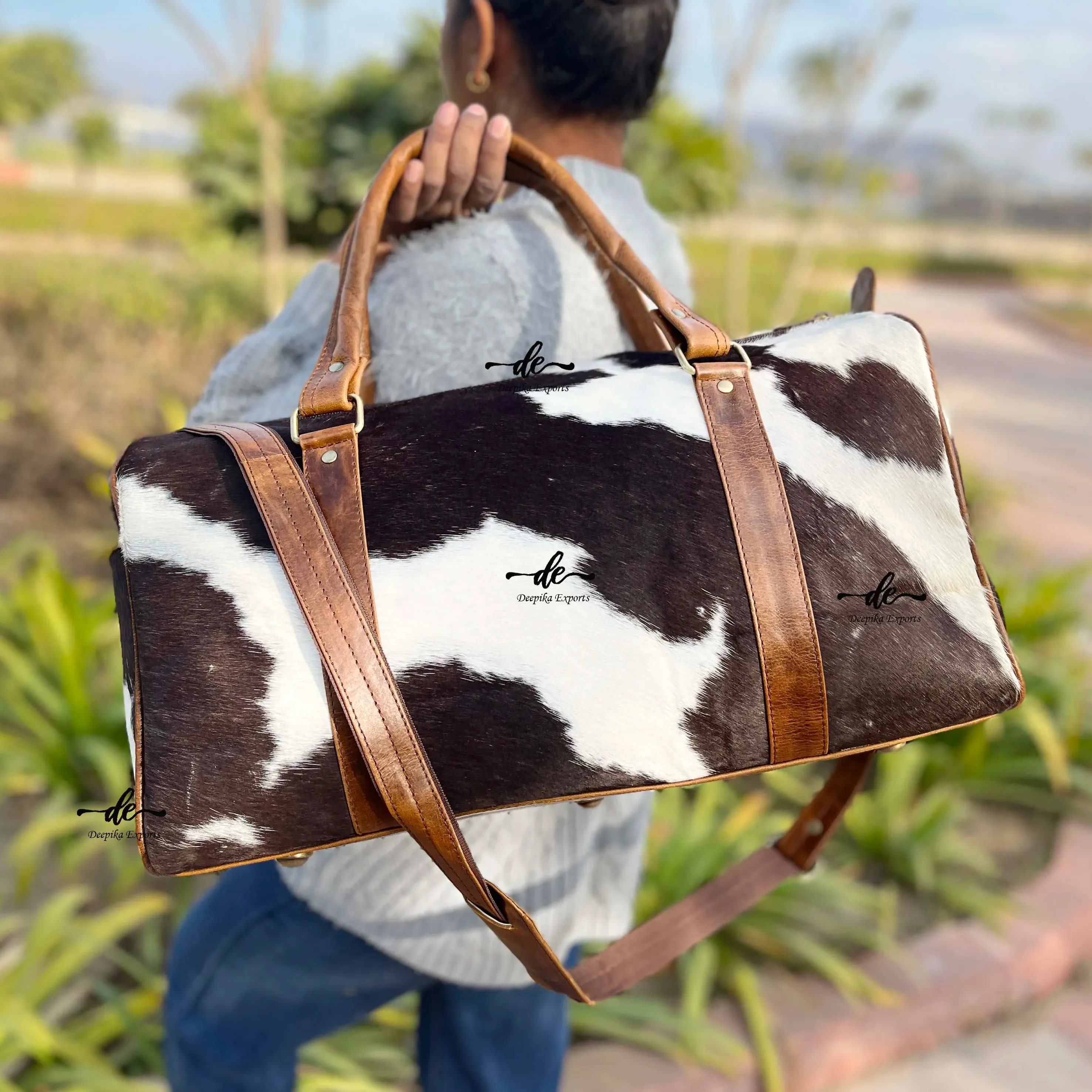 กระเป๋าเดินทางหนัง Cowhide จริงกระเป๋าใหม่มาใหม่หลายใช้กระเป๋าทําด้วยมือกระเป๋าเดินทาง Unisex ขนาดใหญ่หลายใช้ผมบนซ่อนขน Ha