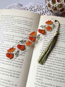 Marque-page décoratif Art Déco rond à franges en résine avec feuille d'or séchée gaufrée à la main - Product Image 5