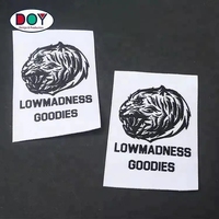 Coudre écologique sur des étiquettes damassées tissées à la machine avec logo de mode personnalisé privé pour vêtements et sacs