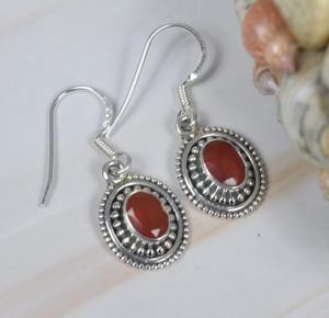 Boucles d'oreilles pendantes en argent sterling plaqué or chaud de Jaipur avec pierre précieuse en onyx rouge pour femmes et filles, bijoux tendance - Product Image 4