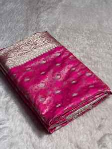 Sari en soie Mashru Katan Banarasi traditionnel très demandé, magnifiquement tissé, couleurs pestal, parfait pour votre prochaine entrée en scène lors d'une fête - Product Image 3