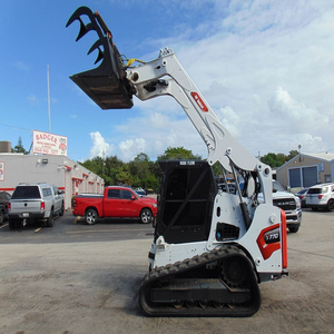 Chargeuse-pelleteuse Bobcat T770 avec moteur Kubota, capacité de charge nominale de 200 tonnes, attache broyeur hydraulique sur chenilles, utilisée avec pompe et roulement - Product Image 5